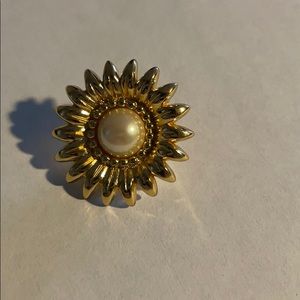 Vintage pearl flower pin